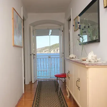 Studio Komiza 2431c Апартаменты