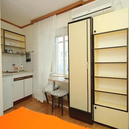 Studio Komiza 2431c Апартаменты *